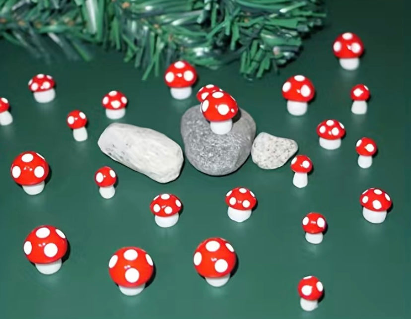 20x Imitation Fairy Toadstools (2 sizes per pack)